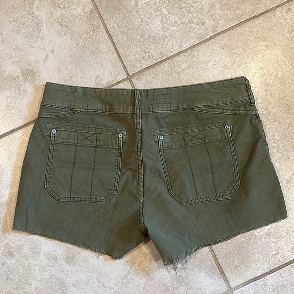 Pilcro Anthropologie The Wanderer Olive Green Utility Shorts 31 - Picture 8 of 8